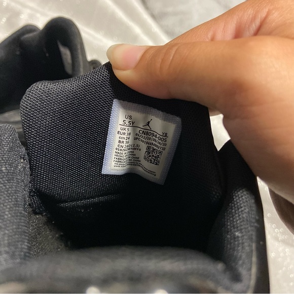 Jordan Max Aura 2 Triple Black 5.5 Youth or 7 women - Picture 8 of 8